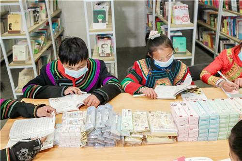 《第五人格》用书籍搭建希望的桥梁 安康图书馆正式落成
