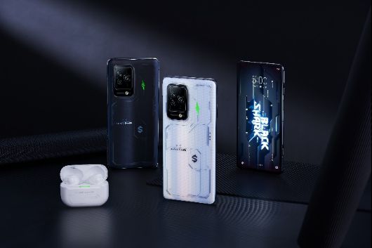 逆重力双VC液冷+骁龙8 黑鲨5 Pro澎湃性能极致释放