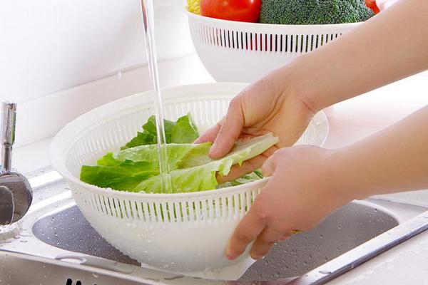 清洗蔬菜水果的农药残留最佳的方法是什么