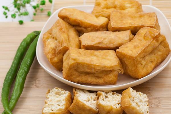 油豆腐是怎么做出来的 油豆腐怎样做又软又泡