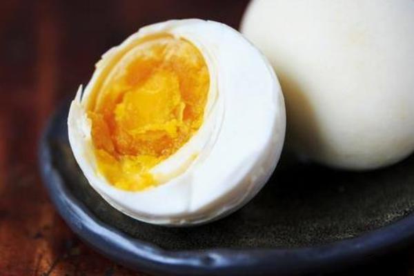 咸鸭蛋白能做什么菜 大量咸蛋白怎么处理
