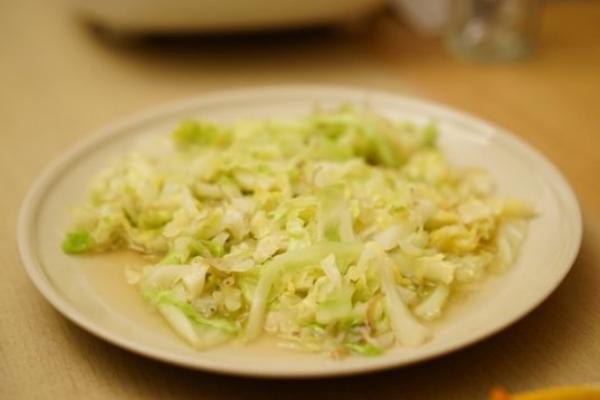 卷心菜怎么做好吃又简单 凉拌卷心菜的做法