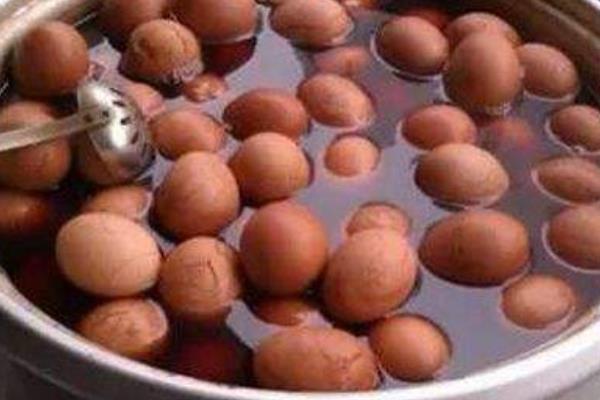 艾叶煮鸡蛋的功效与作用 艾叶煮鸡蛋的正确做法