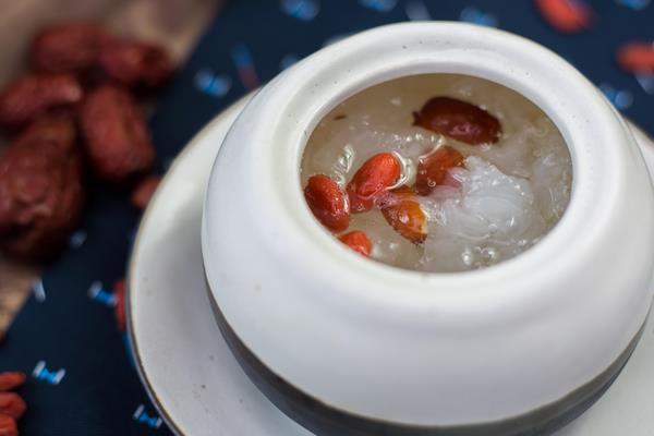 银耳红枣汤的功效与作用 银耳红枣汤的做法