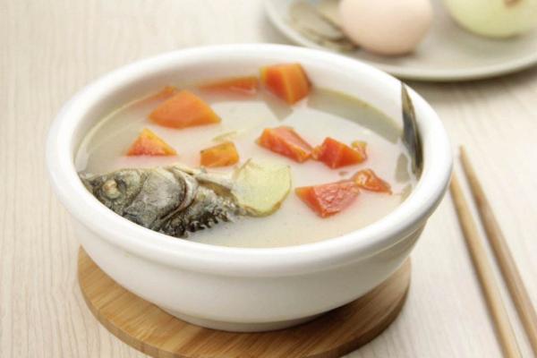下奶鲫鱼汤的正确做法 鲫鱼萝卜汤的功效与作用
