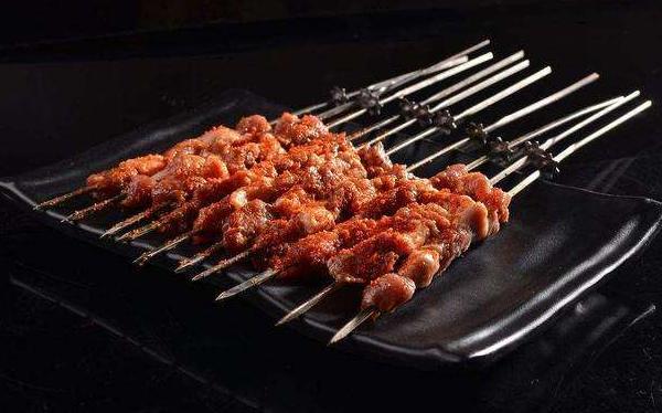 正宗新疆羊肉串的腌制方法 羊肉怎么烤比较嫩