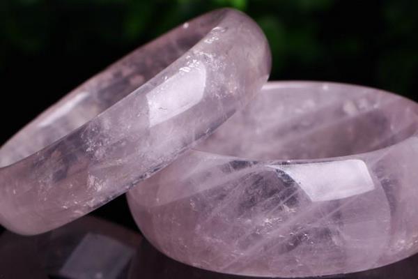天然水晶的功效与作用及禁忌 天然水晶的用途