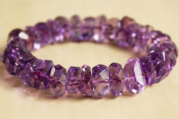 白水晶和紫水晶哪个好 什么颜色的水晶最贵