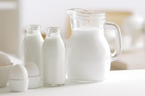 纯牛奶是全脂牛奶吗 喝鲜奶好还是纯牛奶好