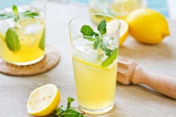 早上、晚上、白天喝柠檬水好吗 蜂蜜柠檬水什么时候喝最好