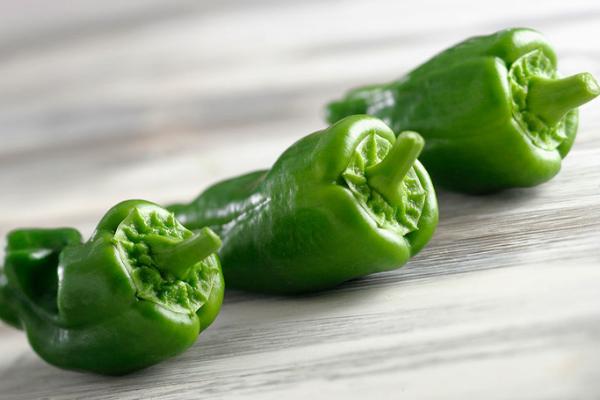 青椒怎么切 青椒能生吃吗