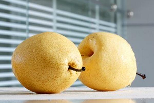 空腹吃梨可以吗 梨的热量是多少 梨是什么季节的水果