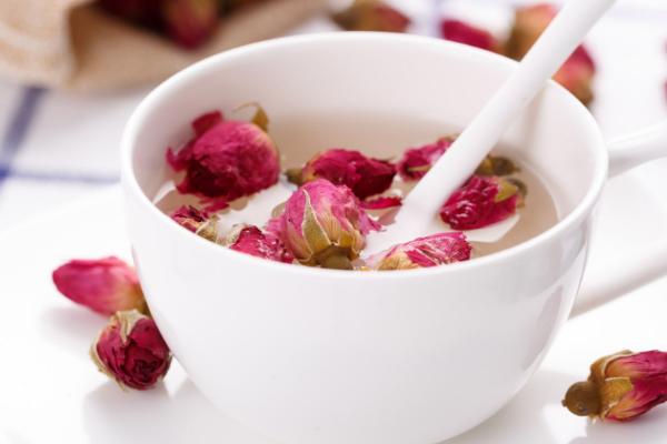 月季花茶和玫瑰花茶的区别是什么 月季花茶的功效与作用