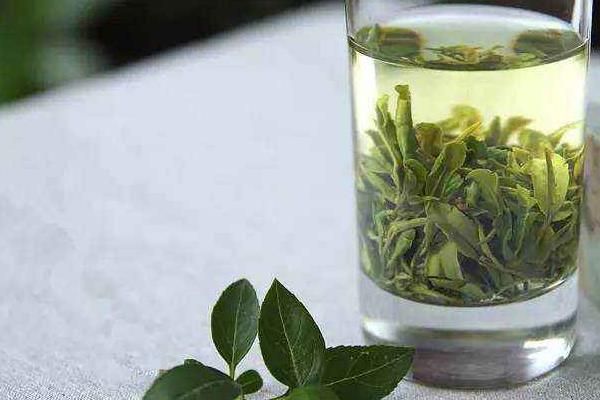 夏天喝红茶还是绿茶好 晚上喝绿茶好吗