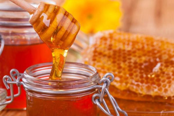 蜂蜜是怎么来的 生蜂蜜和熟蜂蜜的区别是什么