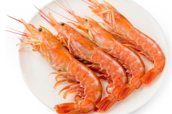 红虾和青虾的区别是什么 红虾好还是青虾好