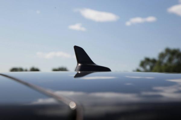 汽车上的鲨鱼鳍有什么用 车顶的鲨鱼鳍怎么安装