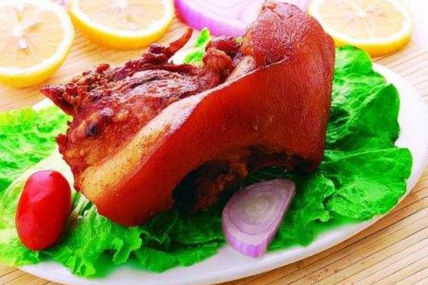 卤猪头肉怎么上色 煮猪头肉的配料方法