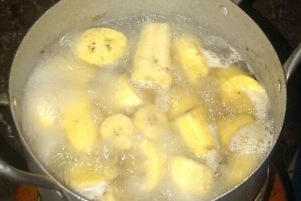 香蕉皮煮水喝有什么作用 香蕉产地在哪里