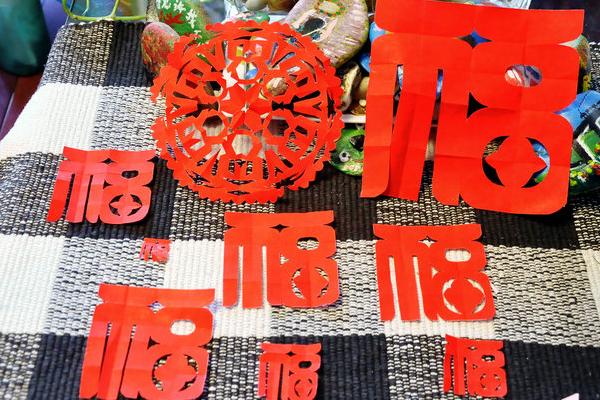 福字怎么剪(图解步骤) 简单福字剪纸步骤-