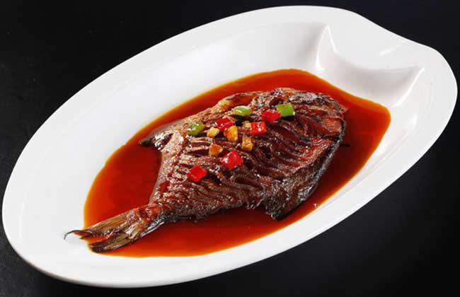 干烧鲳鱼的家常做法(上海鲳鱼多少钱一斤)