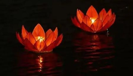七夕节是观灯还是放莲花灯3
