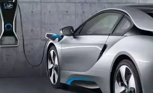 新能源汽车充电能坐车里吗2
