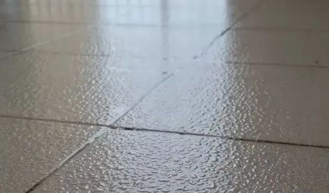 房子潮湿可以开暖气么3