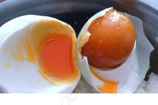 海鸭蛋和咸鸭蛋的区别是什么 咸鸭蛋的营养价值
