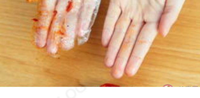 吃小龙虾为什么手套漏油 不能防油还有必要戴手套吗