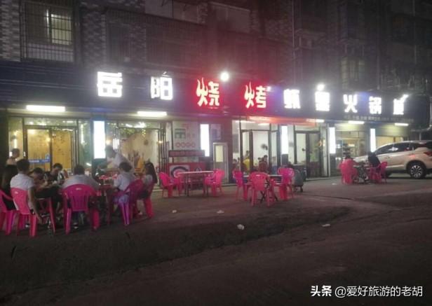 长沙夜市一条街最出名的地方在哪里（外地来长沙必打卡的夜宵街）