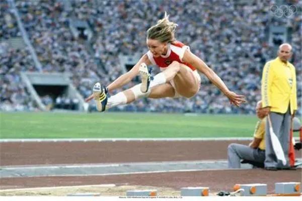 女子跳远世界纪录是多少（世界十大著名跳远运动员）