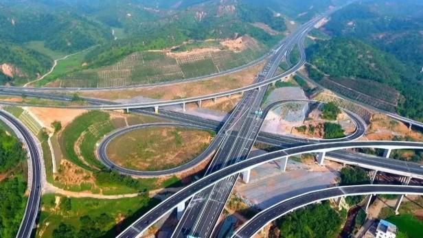 德国高速为什么不限速呢（中国高速公路120km/h背后有何讲究）