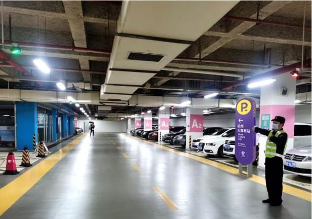 目前杭州东站停车场收费标准是多少一天？P西地面停车场收费介绍