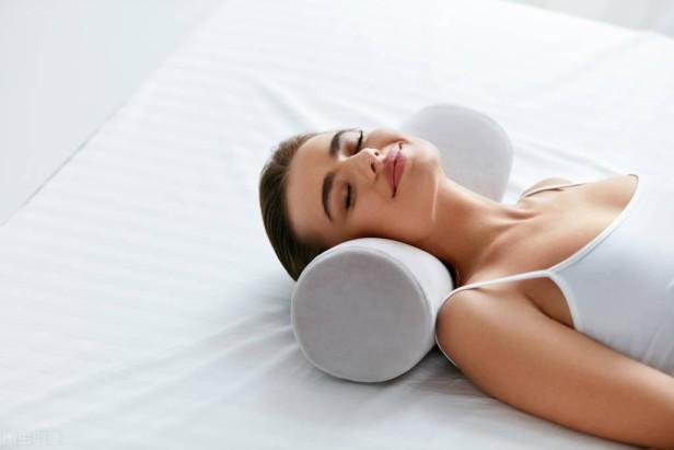 目前什么样的枕头有助睡眠和有利于颈椎（满足这3点助您安然入眠）