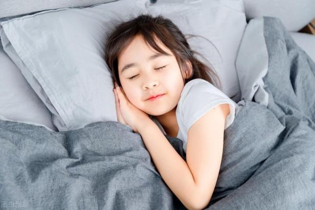 目前什么样的枕头有助睡眠和有利于颈椎（满足这3点助您安然入眠）