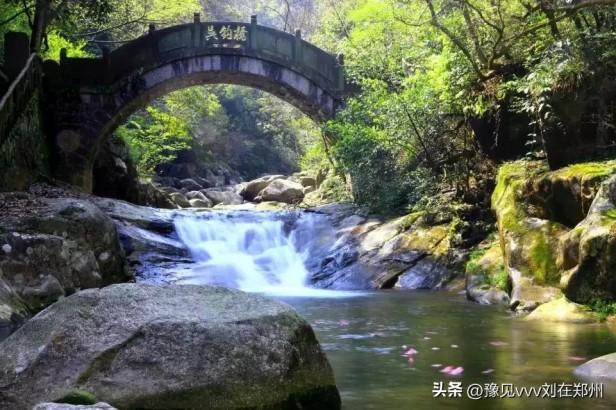 湖北著名景点九宫山在哪里（九宫山风景名胜区位于幕阜山脉）