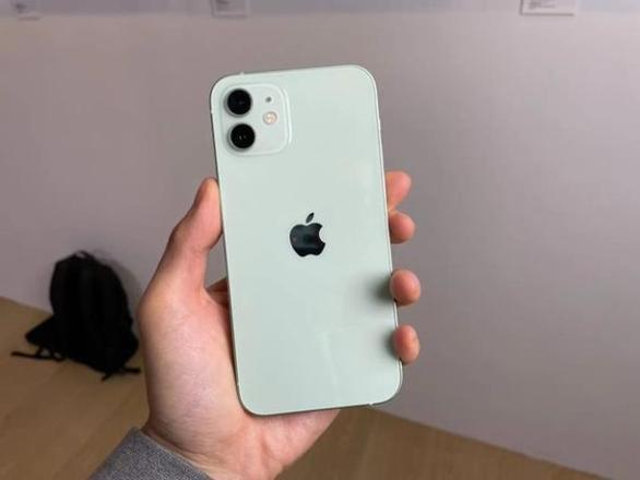 苹果13跟12的区别哪个更值得入手（现在买iphone12好还是iphone13）(1)