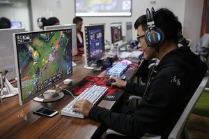 探访电竞培训学院，揭秘职业选手追梦之路