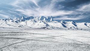 红军翻越的第一座大雪山是什么山