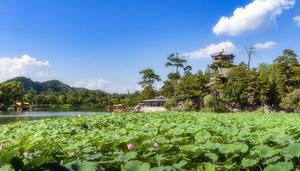 避暑山庄始建于哪个朝代