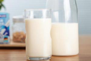 牛奶为什么会凝固 牛奶煮沸了还有营养吗
