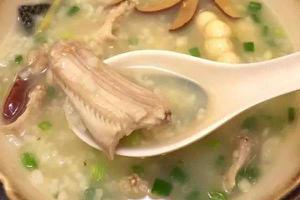 水蛇煲什么汤最好 水蛇汤的功效与作用