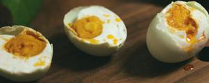 咸蛋黄切开中间有白心是什么 咸蛋黄怎么去腥味