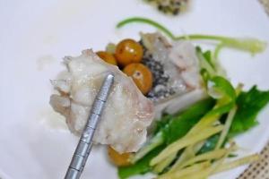 清蒸石斑鱼怎么做好吃又简单 清蒸石斑鱼的家常做法
