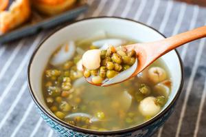 煮绿豆汤水放少了中途可以加水吗