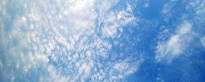 蓝蓝的天空有多种 飘浮在天空中的一朵云很有可能有多种