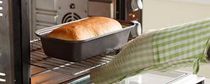 小烤箱缘故烘烤食材前,食材要在室内温度直接进入到调整的环境温