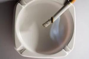 烟缸是什么材料做的，烟缸不可以续水是个什么梗