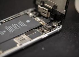 为什么苹果手机千万别换电池？盘点iPhone换电池会造成的影响